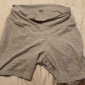 Aritzia TNA biker shorts 7’ large